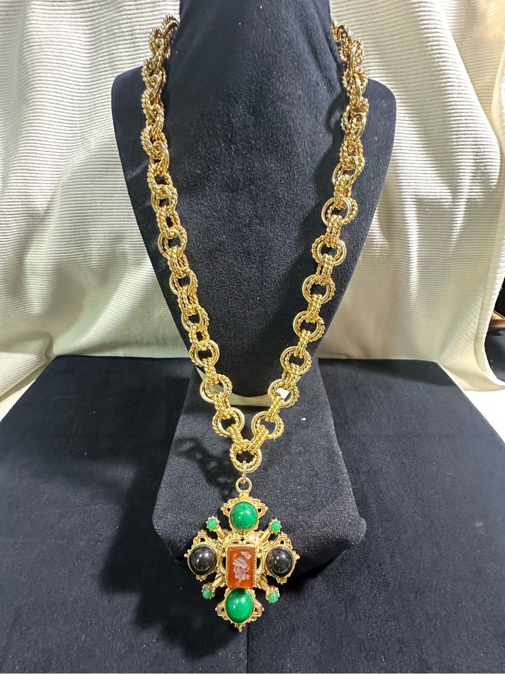 šØVtg signed FLORENZA Green & Black Cabochon Roman Intaglio Pendant Necklace